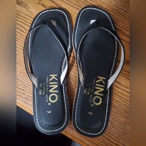 Kino flipflops size 7 women's